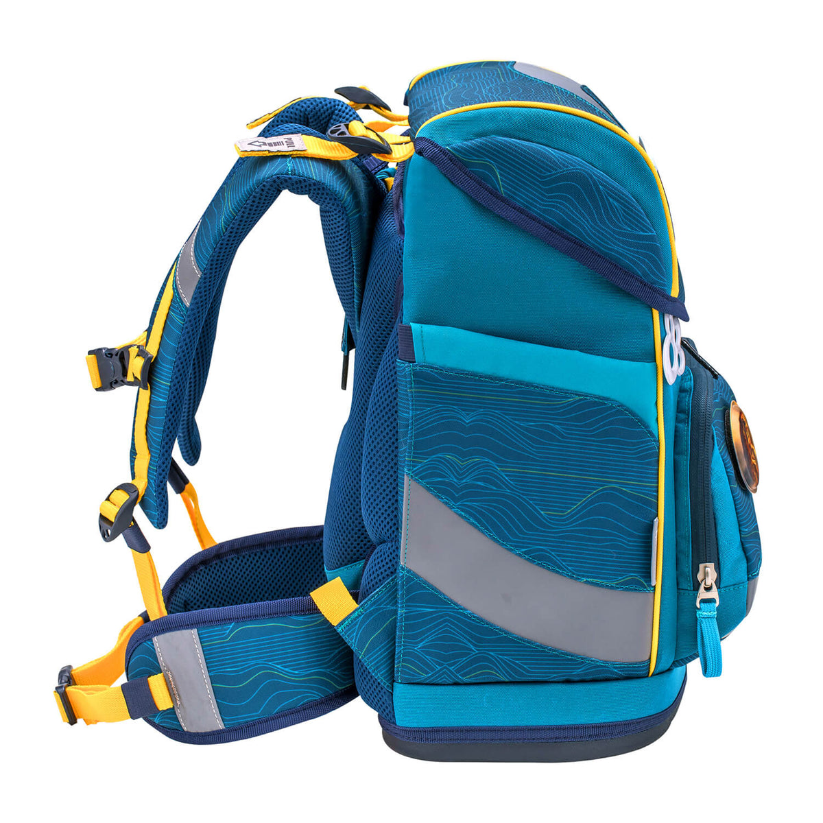 A closer look at the slide-to-open Fidlock magnetic buckle on the Belmil Smarty Waves Orange Ergonomic School Bag Set – 5-Piece Set with 9 Interchangeable Patches and Hip Belt.