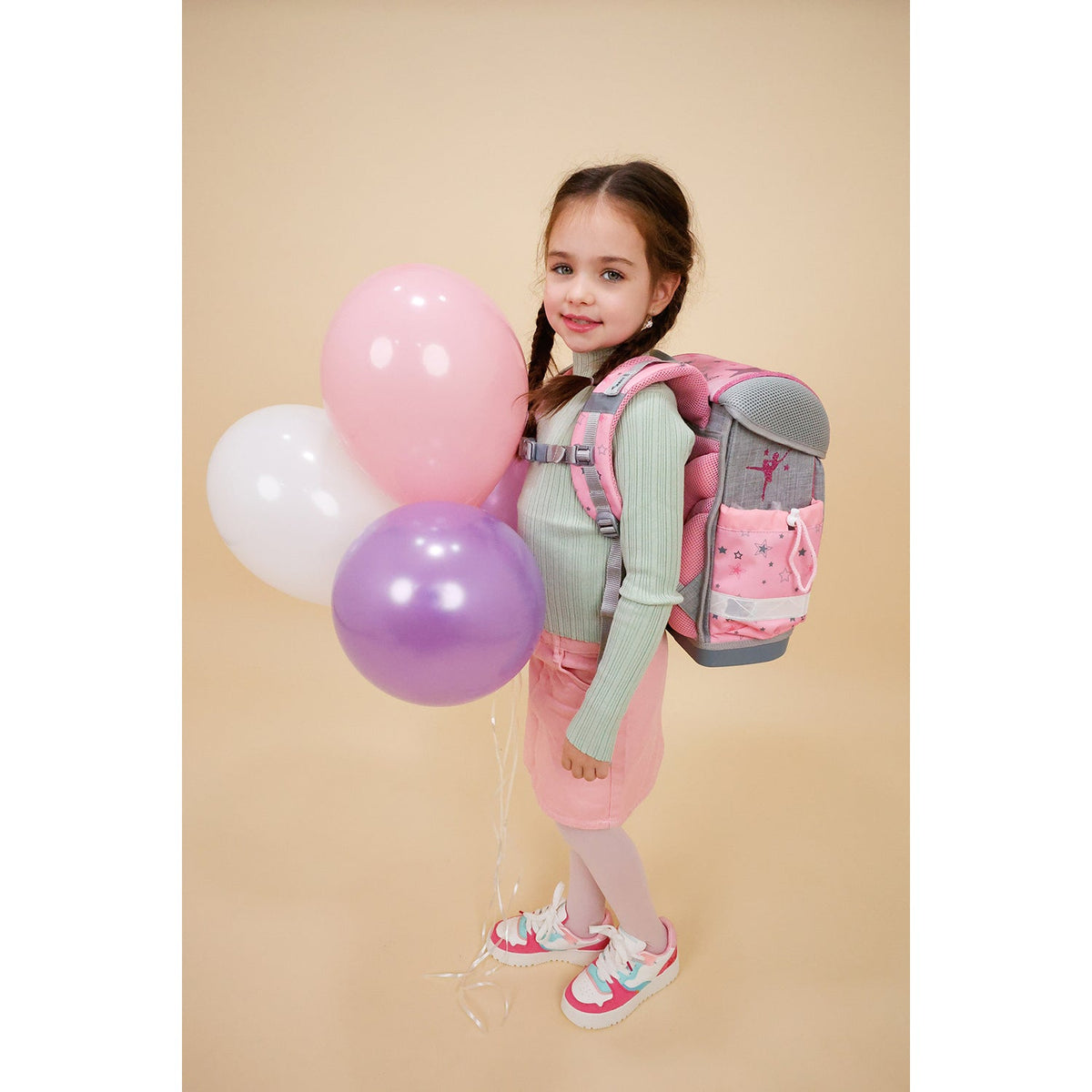 Close-up of the Classy Ballet Light Pink schoolbag set 4 pcs featuring adjustable straps, highlighting the Ergonomic School Bag Set for Girls – Belmil Classy Ballet Light Pink (4 pcs).