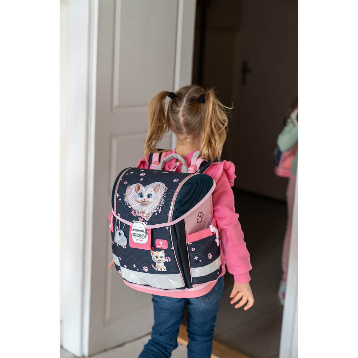 Close-up of the ergonomic shoulder straps of the Classy Cute Kitten schoolbag set 4 pcs from Belmil.