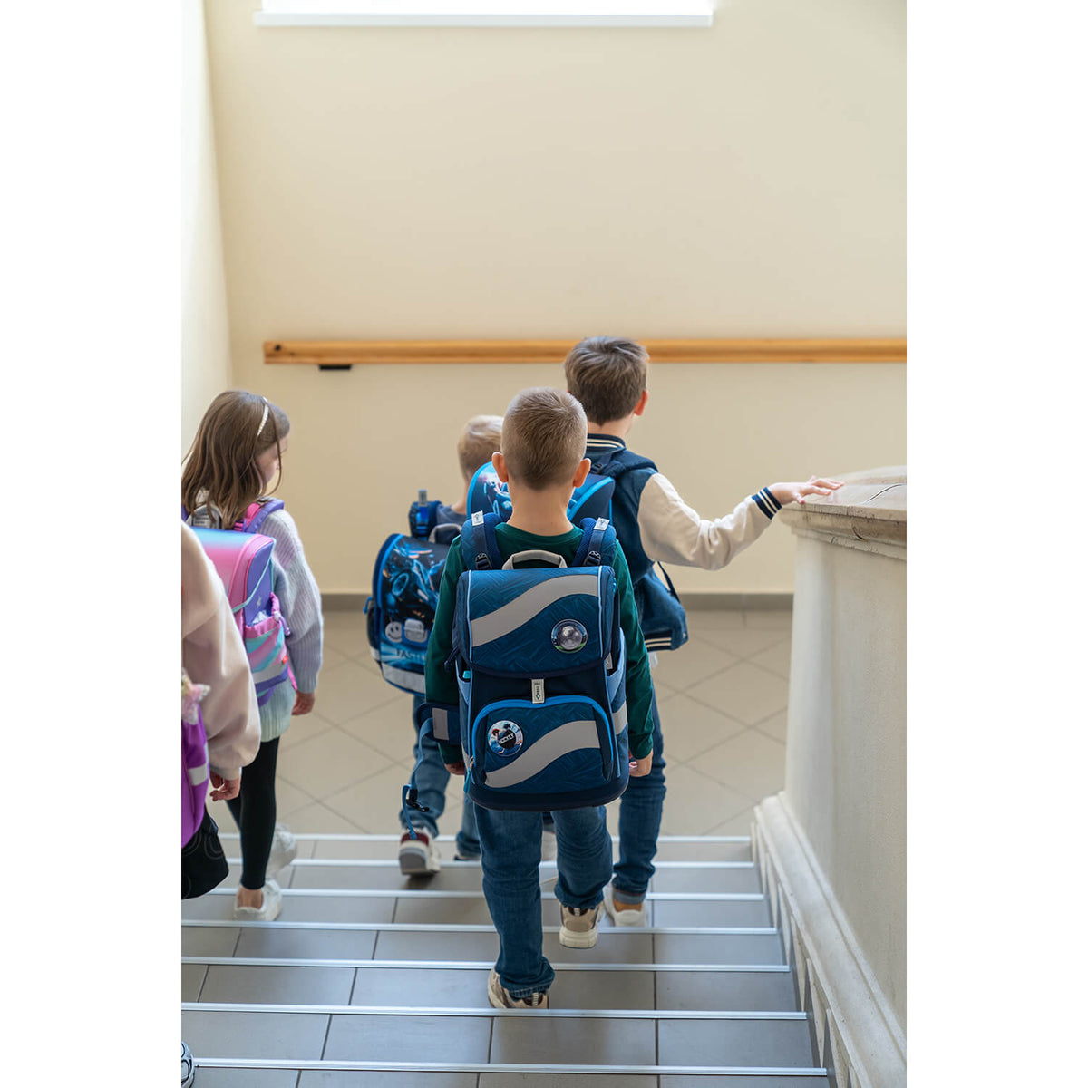 Detachable hip belt and chest strap of the Belmil Smarty Blue Motion Ergonomic School Bag Set – 5-Piece Set with 9 Interchangeable Patches and Hip Belt, highlighting optimal weight distribution.